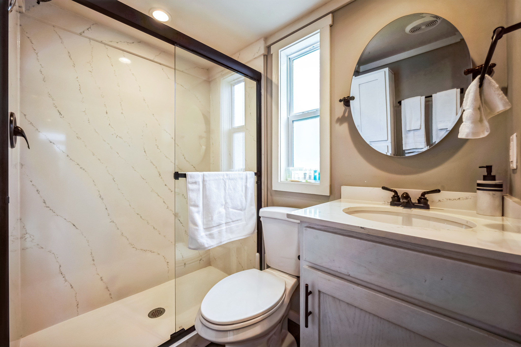 Canoga_Ave_Austin_TX_78724_USA-Bathroom-DSC_6698