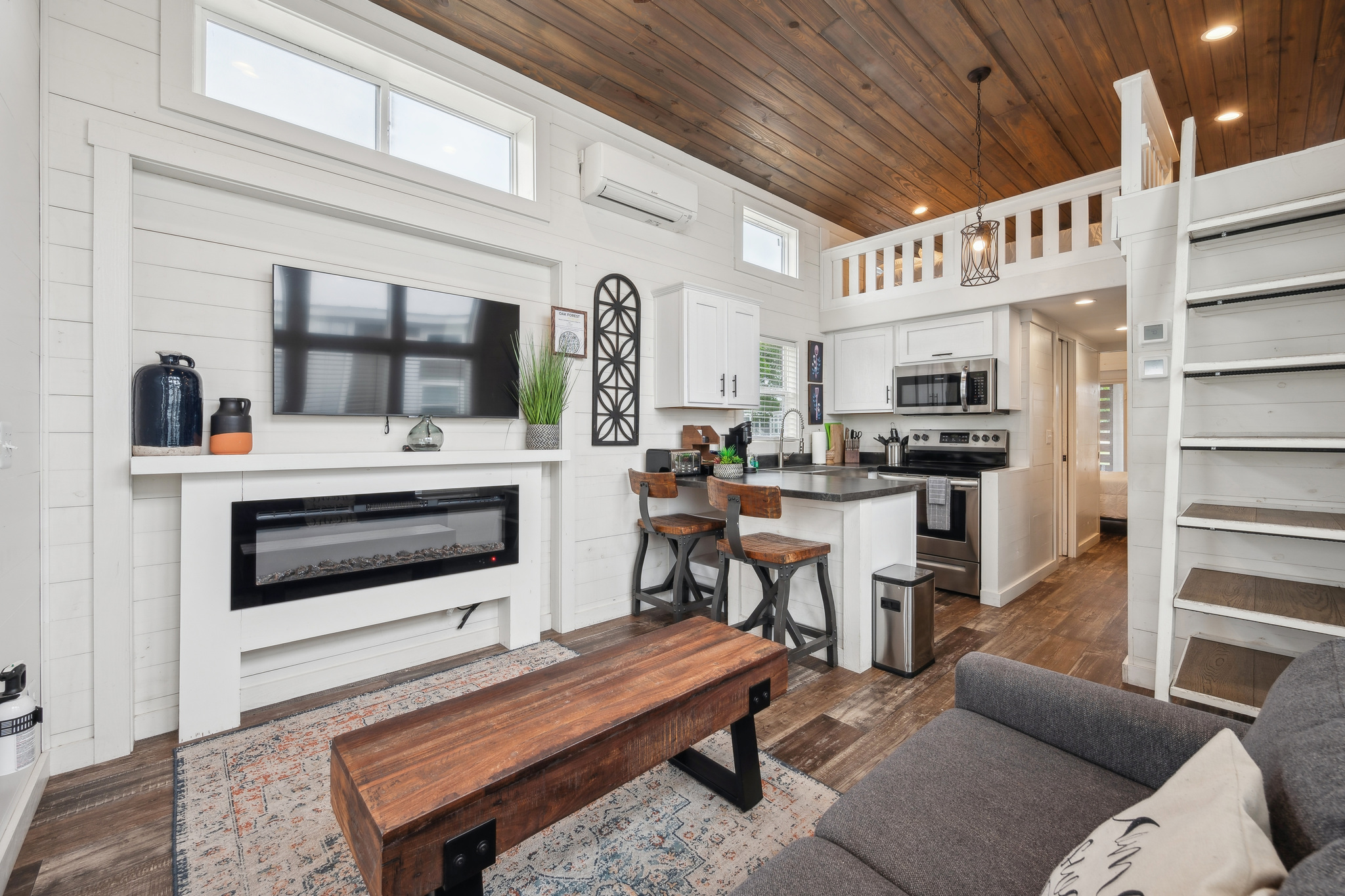 Canoga_Ave_Austin_TX_78724_USA-Living_room-DSC_6488