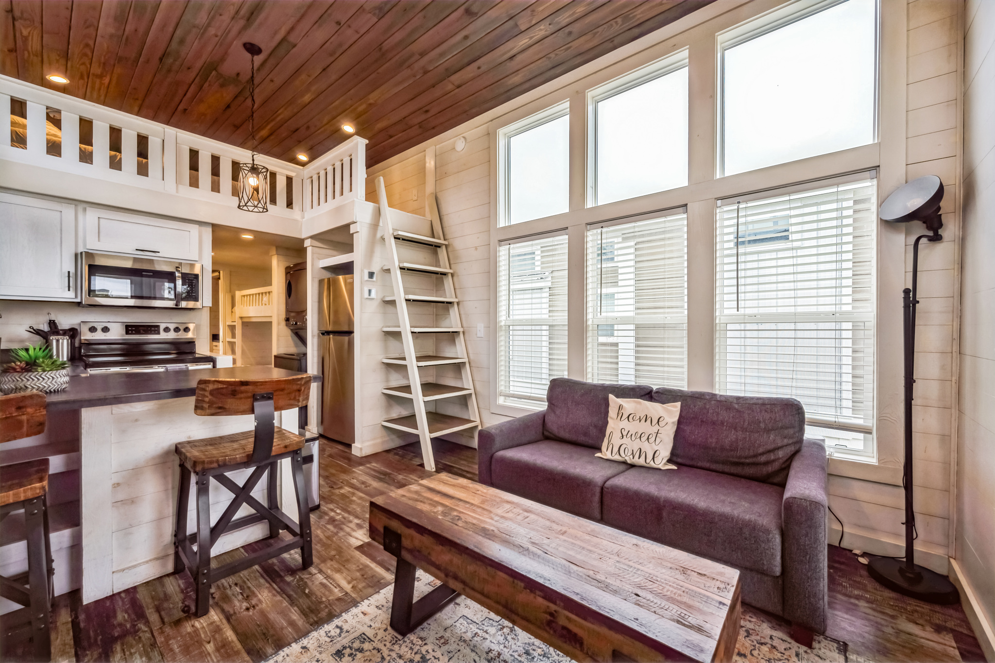 Canoga_Ave_Austin_TX_78724_USA-Living_room-DSC_6491