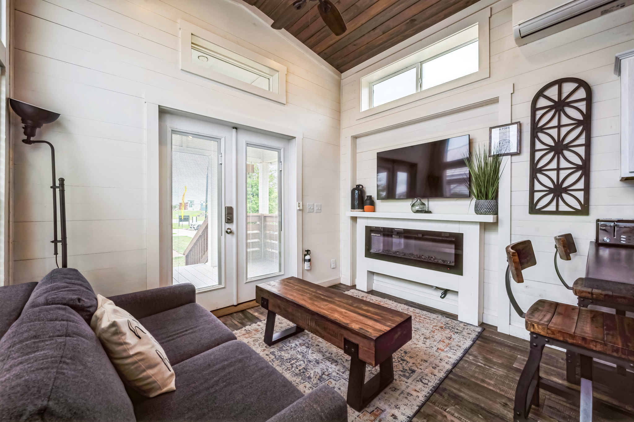 Canoga_Ave_Austin_TX_78724_USA-Living_room-DSC_6494