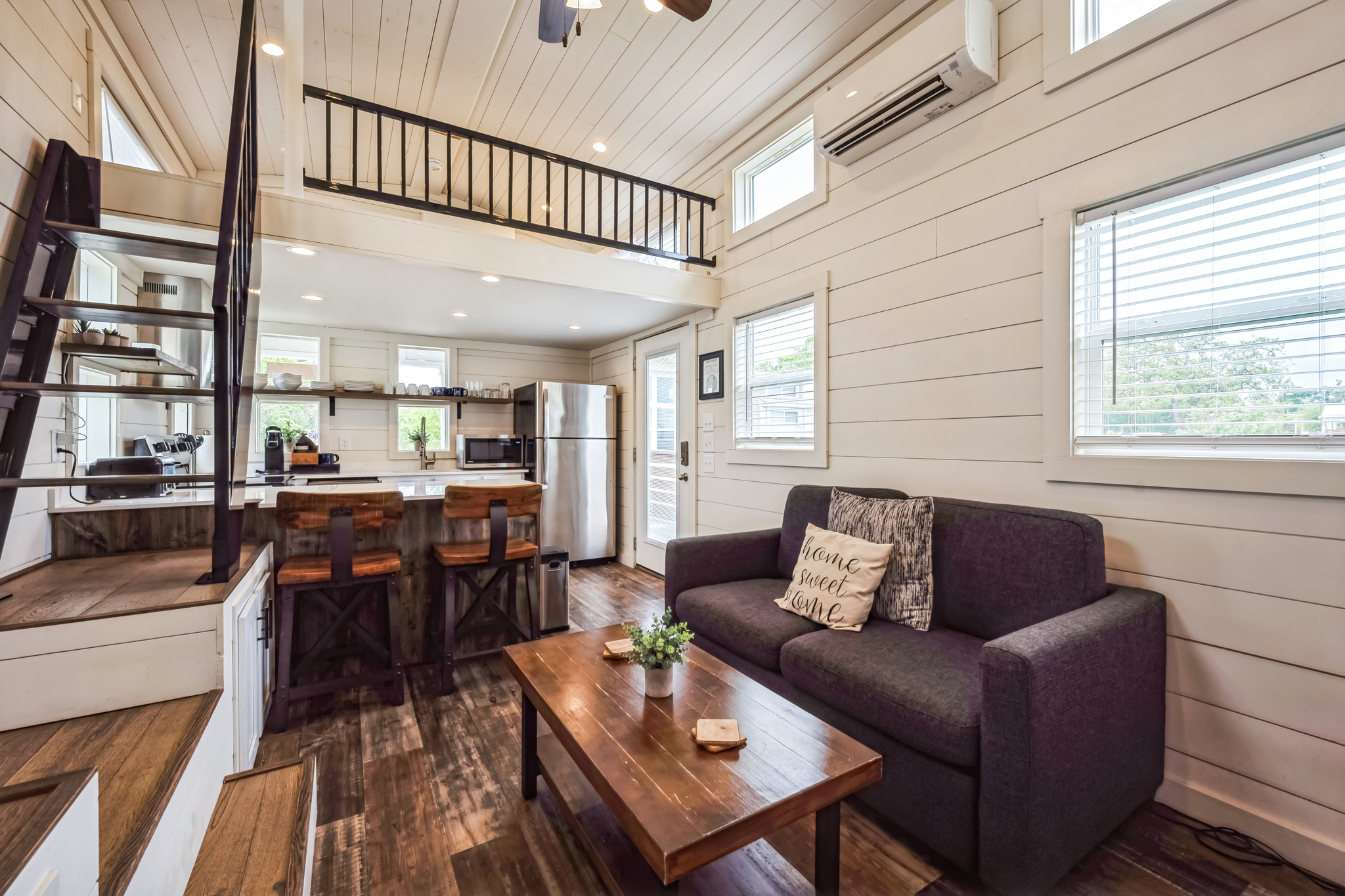 Canoga_Ave_Austin_TX_78724_USA-Living_room-DSC_6578